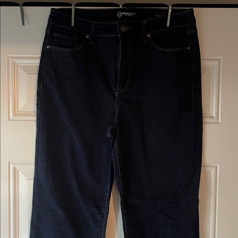 Miraclebody Dream Straight Denim Jeans